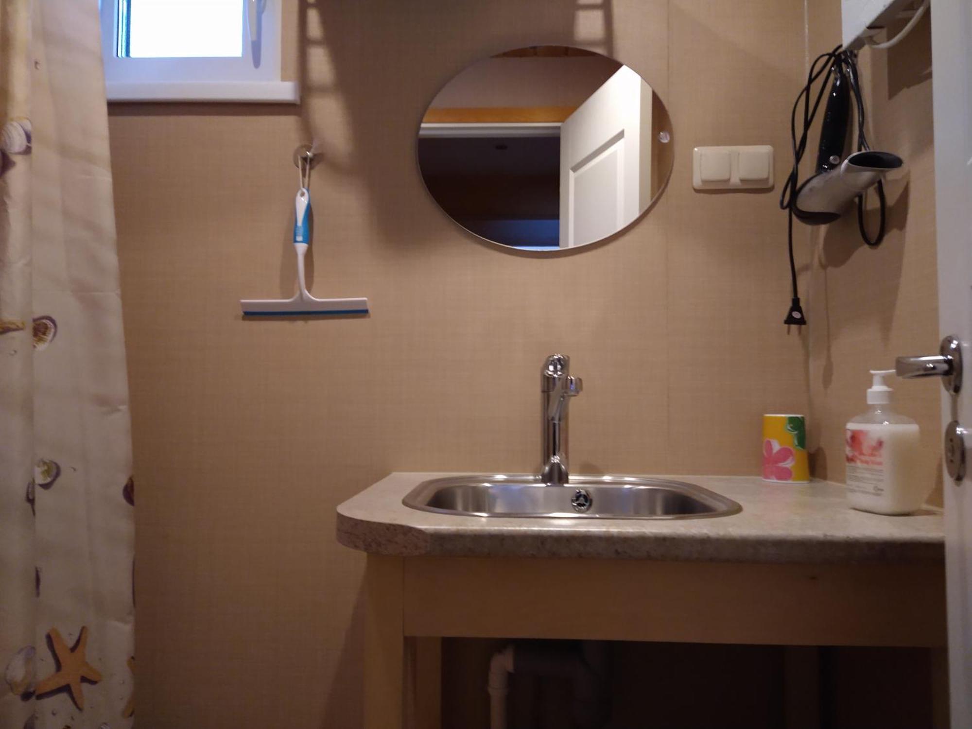 Lahemaa Kohvikann B & B, Caravan Park Palmse Bilik gambar